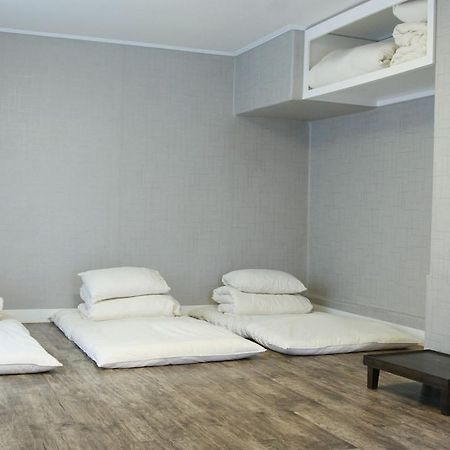Crib 49 Guesthouse - Foreigner Only Seul Zewnętrze zdjęcie
