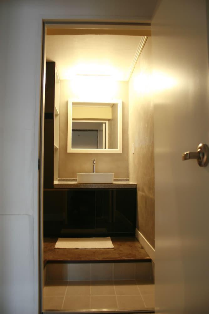 Crib 49 Guesthouse - Foreigner Only Seul Zewnętrze zdjęcie