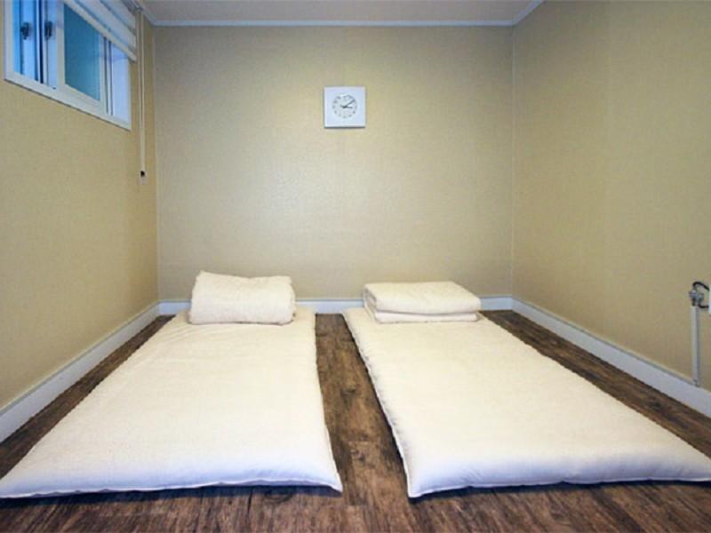 Crib 49 Guesthouse - Foreigner Only Seul Zewnętrze zdjęcie