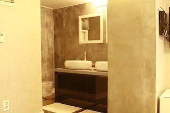 Crib 49 Guesthouse - Foreigner Only Seul Zewnętrze zdjęcie