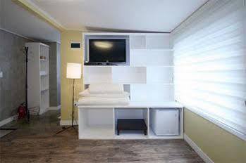 Crib 49 Guesthouse - Foreigner Only Seul Zewnętrze zdjęcie