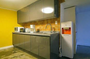 Crib 49 Guesthouse - Foreigner Only Seul Zewnętrze zdjęcie